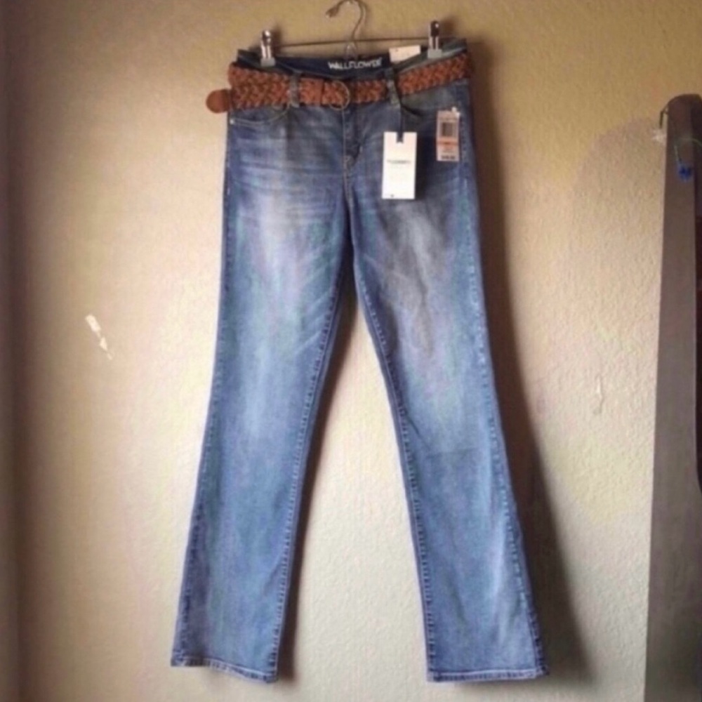 New Wallflower Jeans Women’s Bootcut Denim Blue Jeans & Belt Juniors 7/28 Reg - Picture 15 of 15